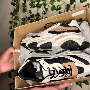 Steve Madden Women’s Possession Sneaker